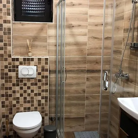 Ivy Apartment *